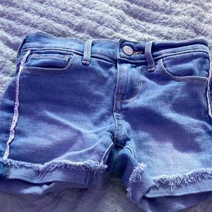 Cute Old Navy jean shorts. Size girl 6-7! Good condition!